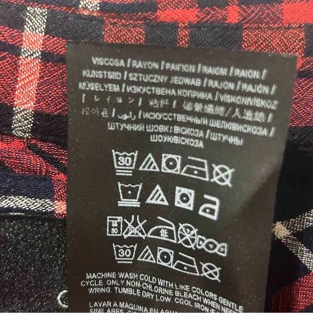 Guess Los Angeles Women’s Plaid Button-Up Shirt Red Navy lightweight Size S - Picture 6 of 6